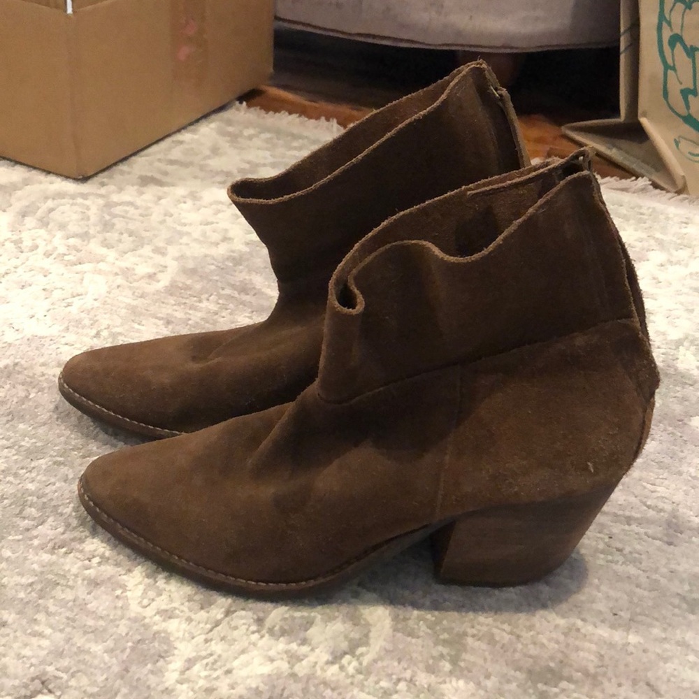 Leather suede booties with heel